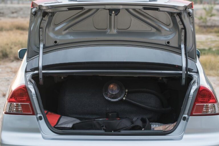 can a locksmith open a car trunk